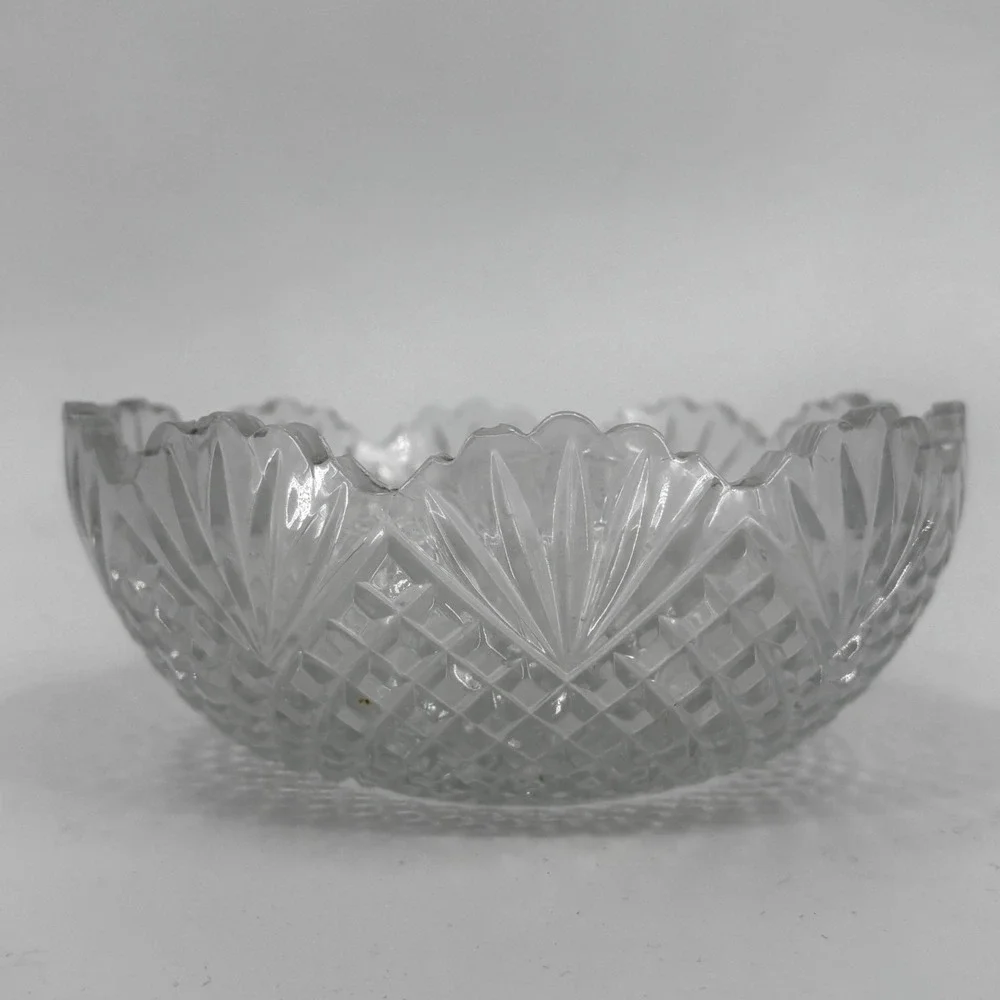 Vintage‎ Clear Cut Glass Scalloped Bowl Diamond Fan Pattern Round Bowl